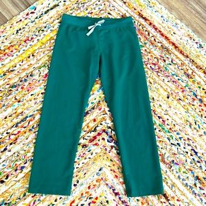 FIGS Limited Edition Small Scrub Pants in Hunter Green!